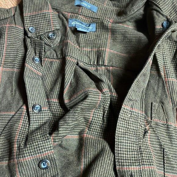 Men’s button up. Eddie Bauer. - Picture 4 of 4